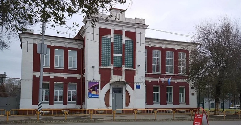 В саратовской школе старшеклассники отбирают деньги у детей